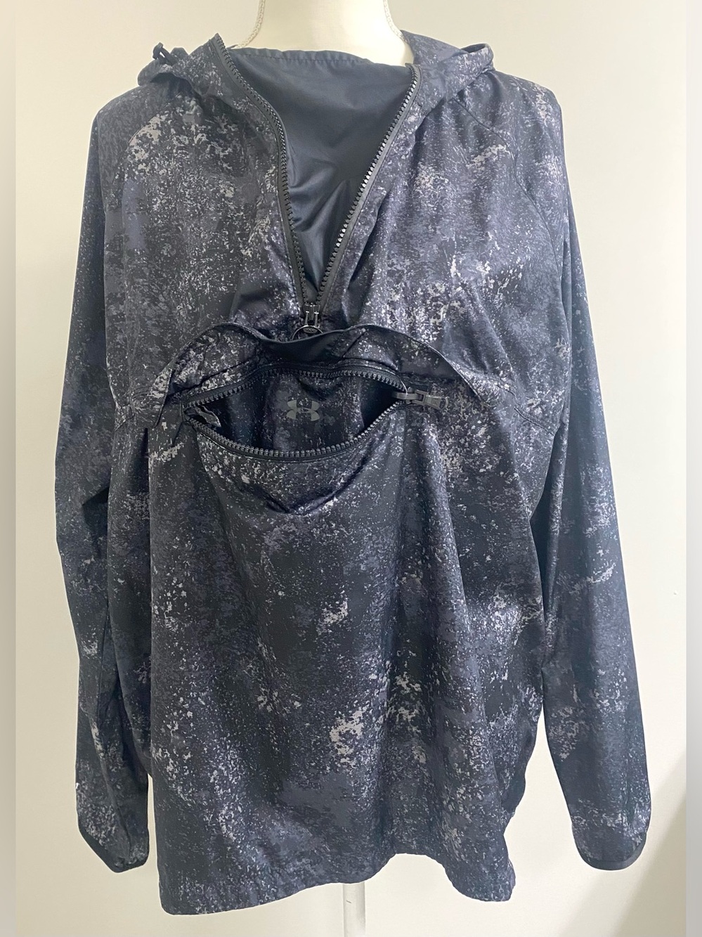 Under Armour Womens XL Black Print Hooded Pullover Windbreaker Jacket Utility - Picture 6 of 16